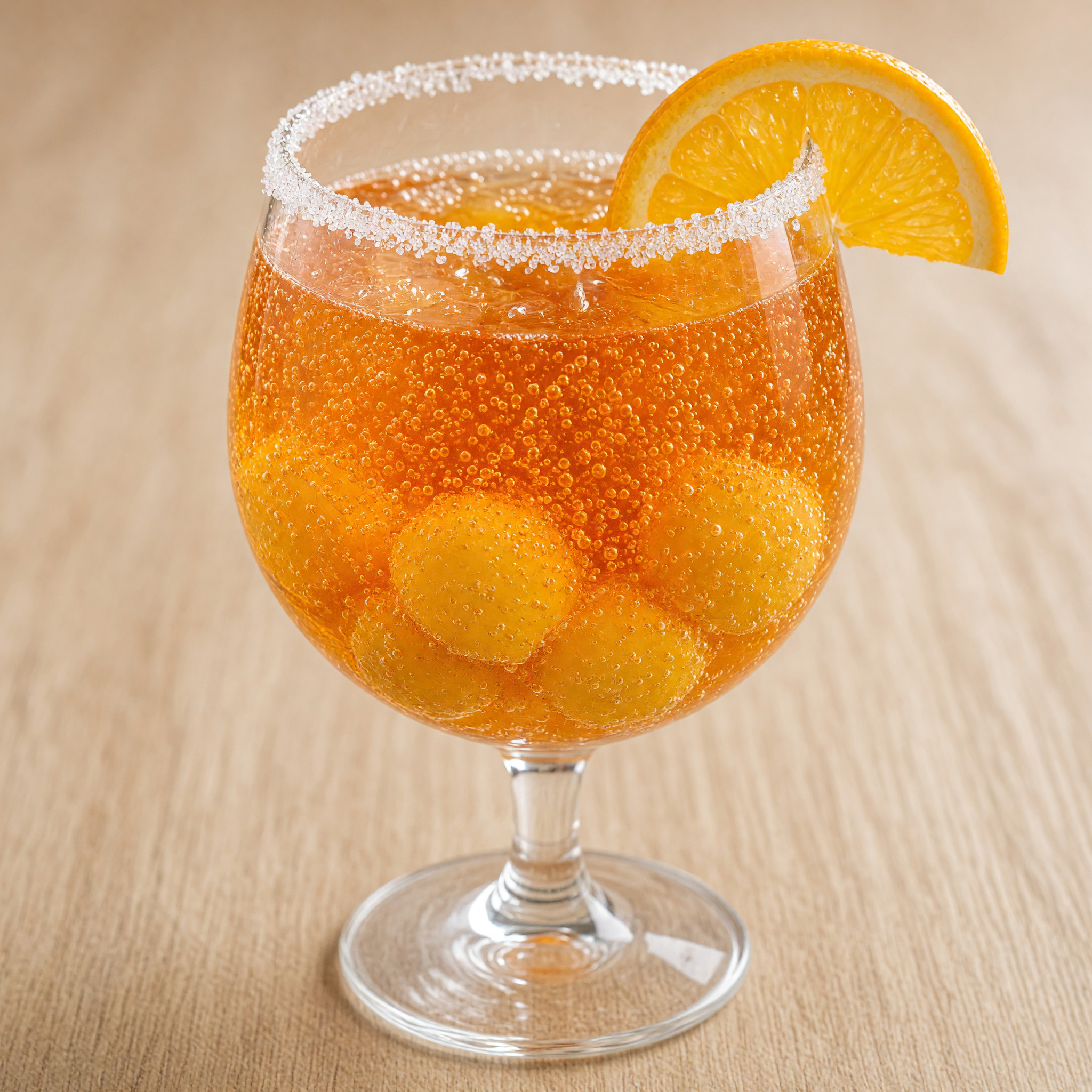Spritz Ischitano con percoche aus Kampanien