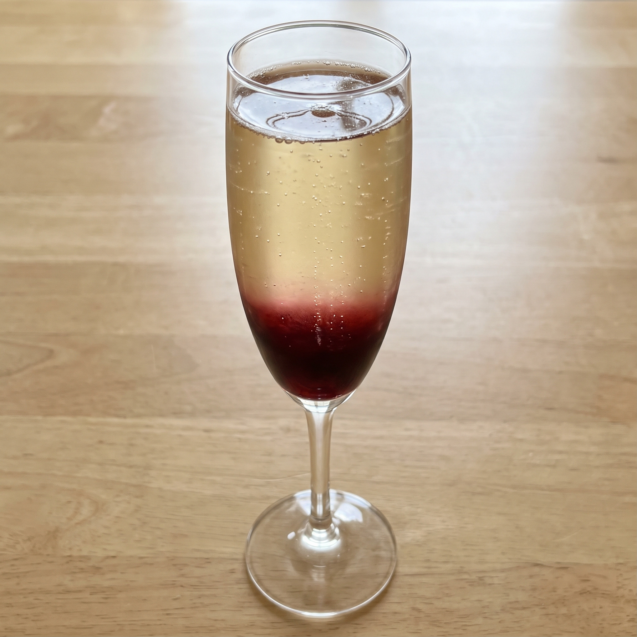 Kir breton mit Cidre und Cassis